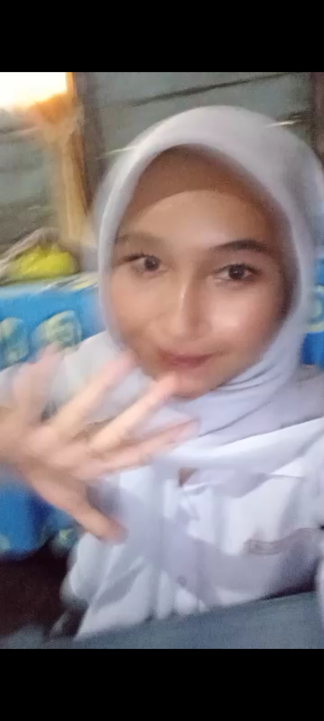 Ukhty Masih Pakai Sragam Langsung Colmek Sampai Squirt