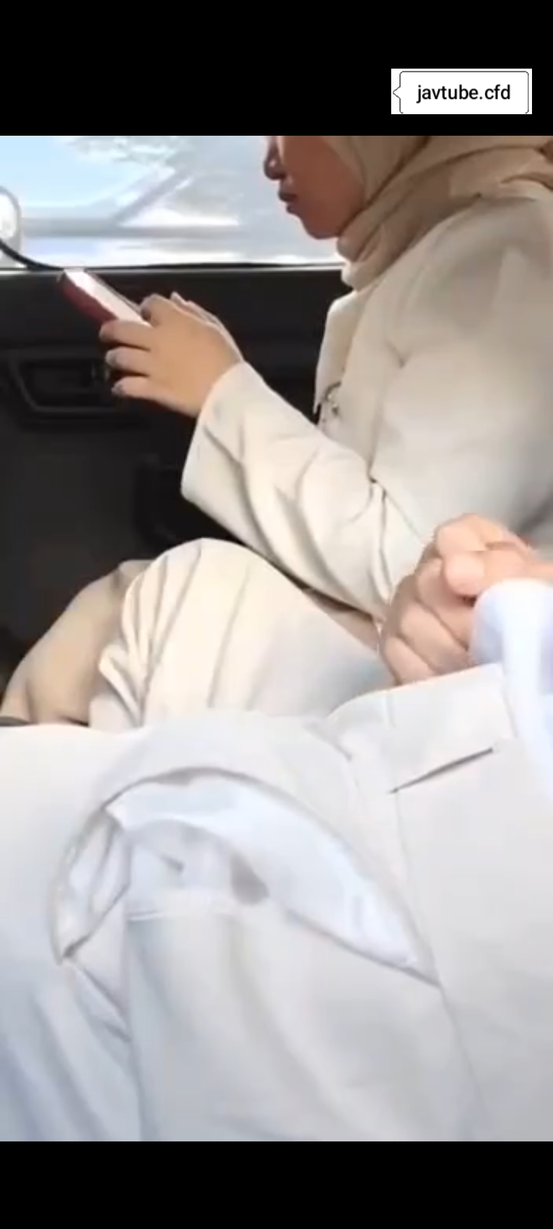 Ukhti Cantik Ngemutin Punya Ayang Dimobil