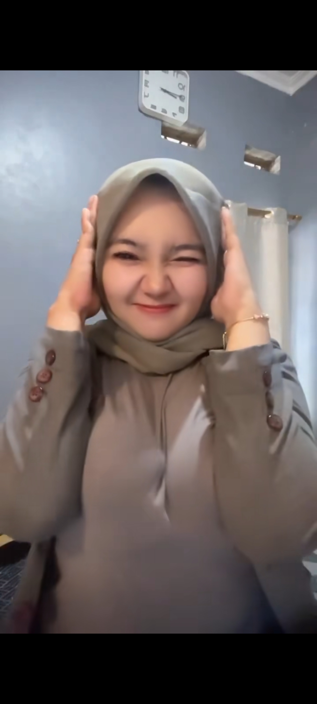 Bu guru tikachiuuu Hijab Sikut Chalenge