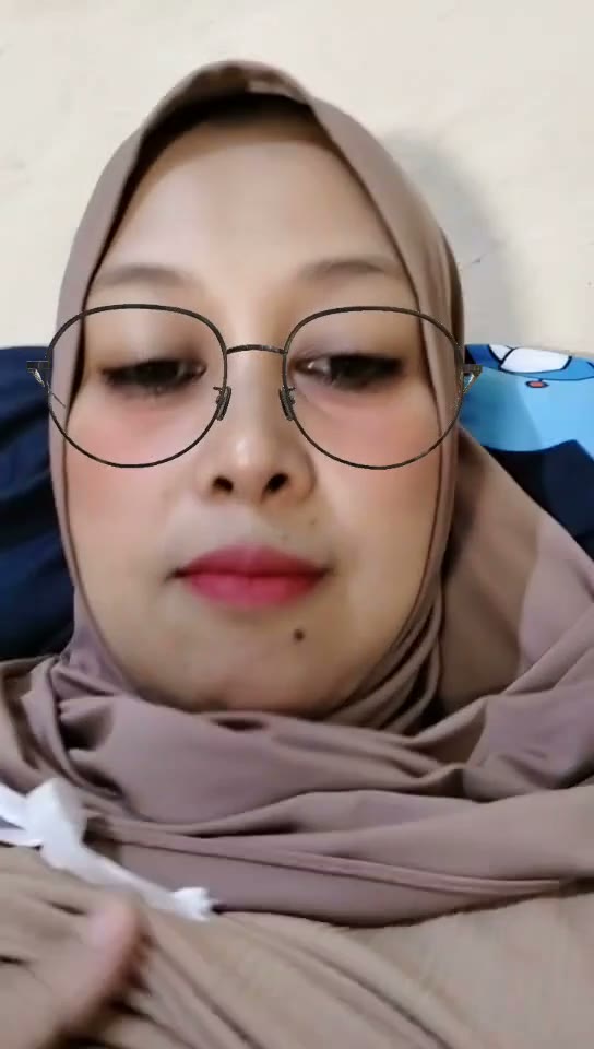 Tante Miu miu Hijab Montok